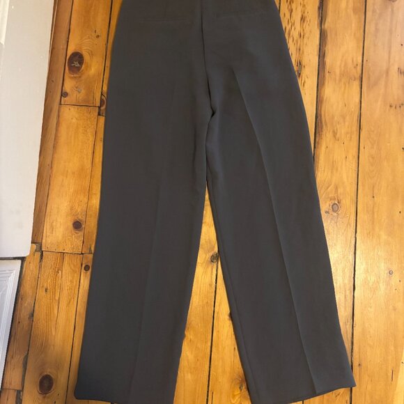 Aritzia Effortless Pant 4 Short - Picture 2 of 3